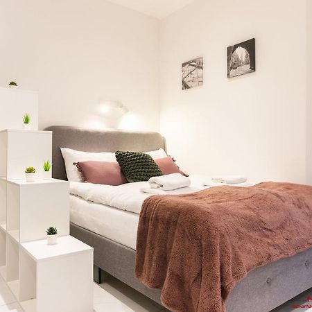 Apartment Nearto Old Town Halicka Street คราคูฟ ภายนอก รูปภาพ